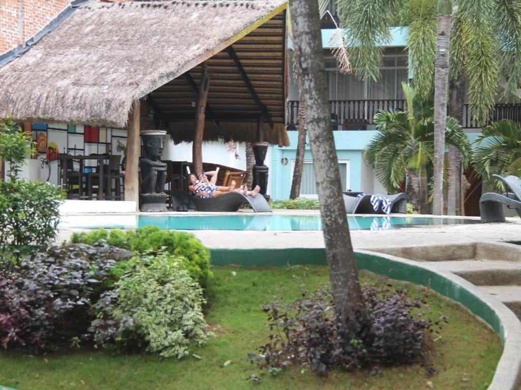 Pinjalo Resort Manoc-Manoc Exterior photo