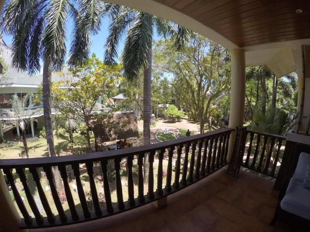 Pinjalo Resort Manoc-Manoc Exterior photo
