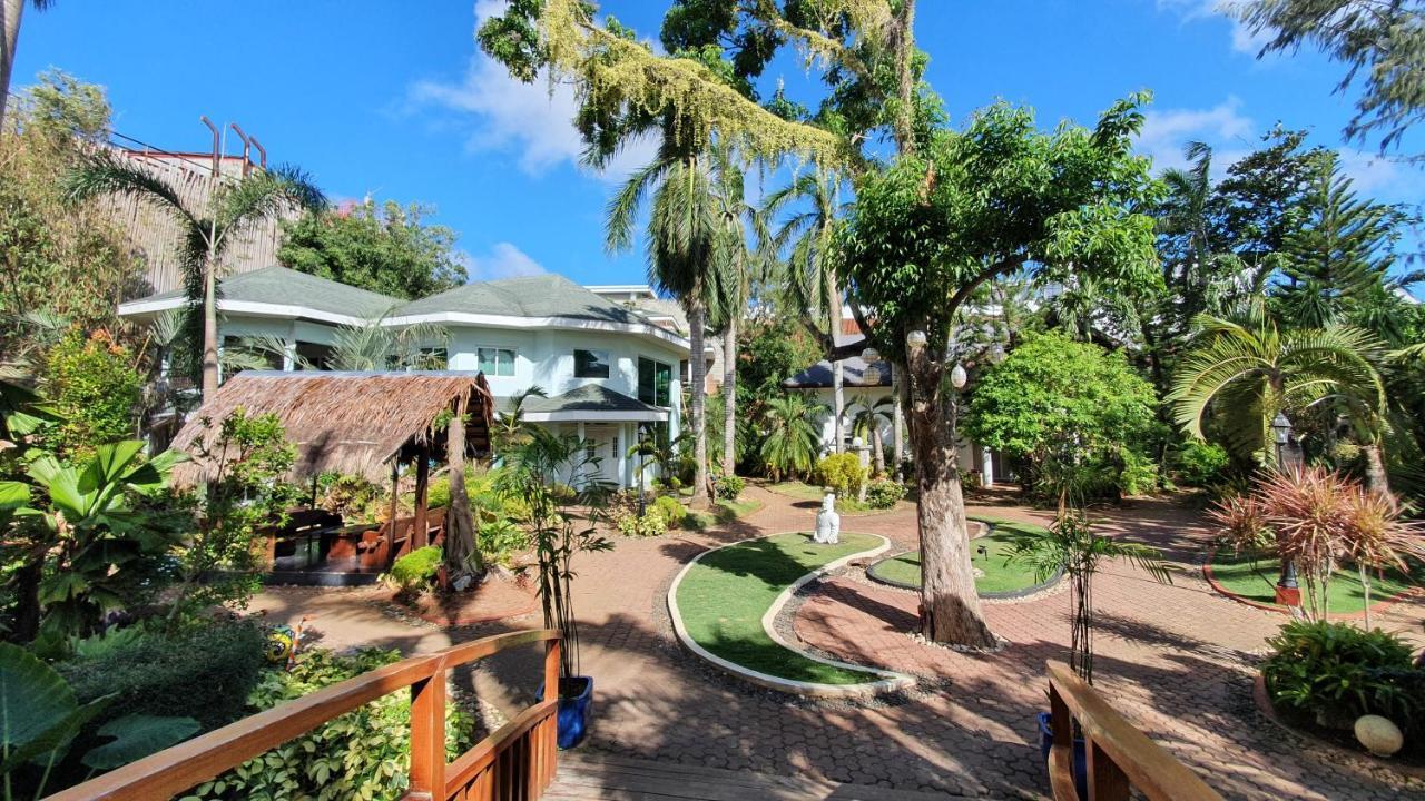 Pinjalo Resort Manoc-Manoc Exterior photo